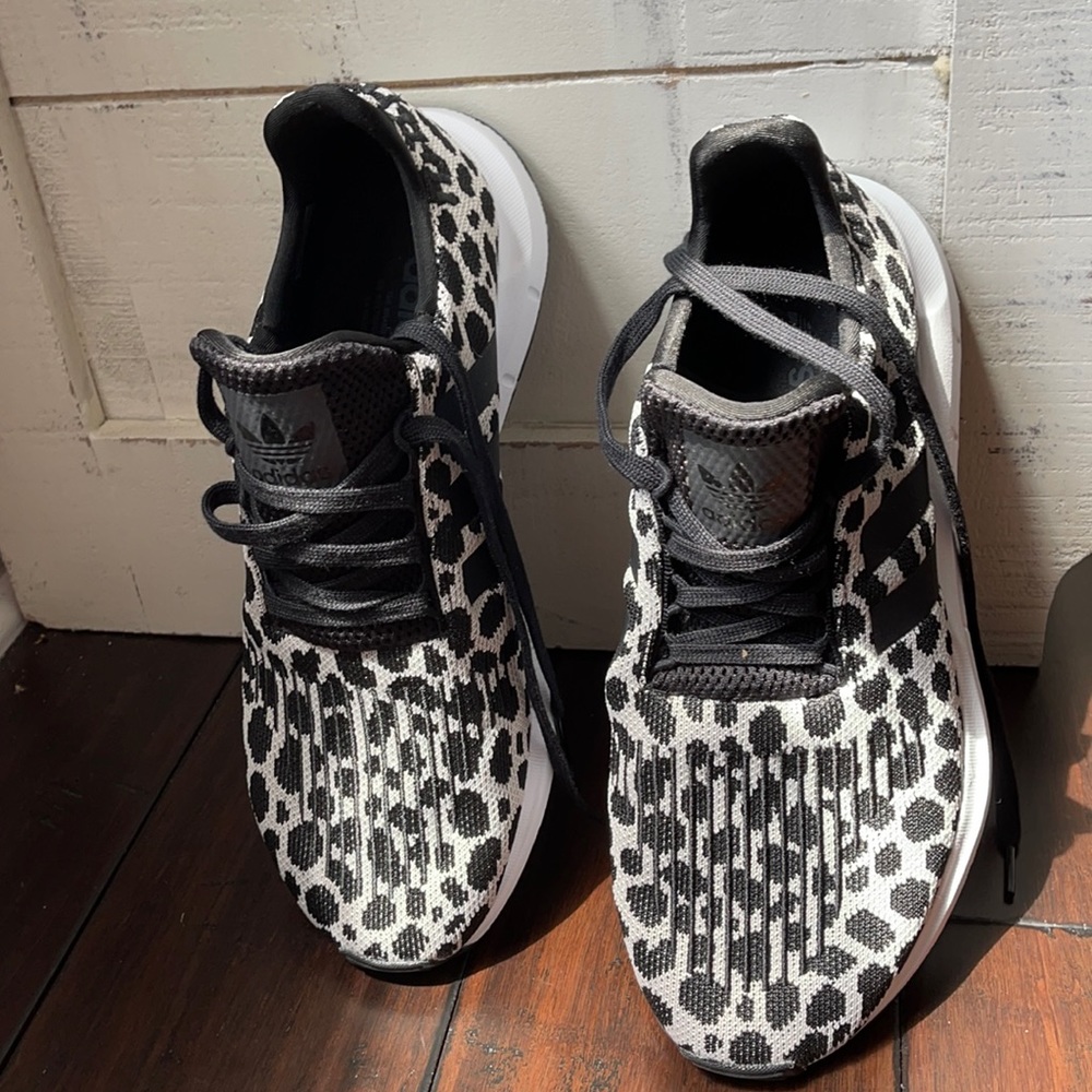 WOMEN'S ADIDAS ORIGINALS SWIFT RUN SHOES